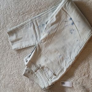 *NWT* Old Navy White Wash and Blue Jeans